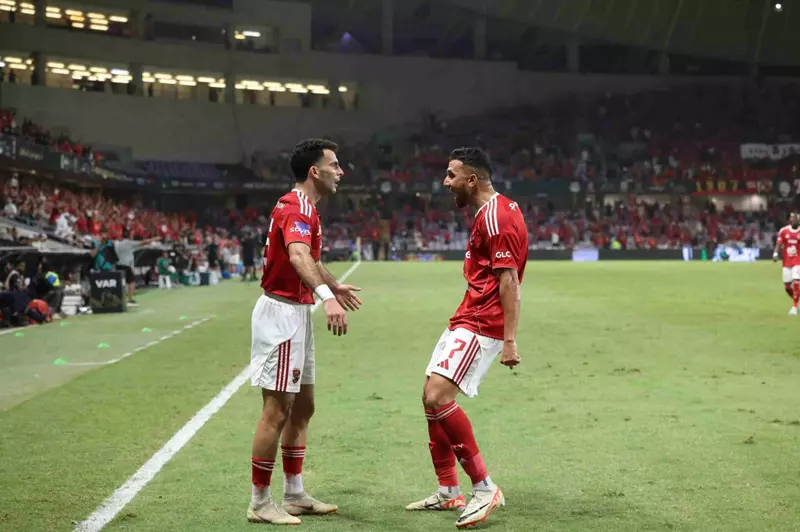 رسميًا.. الأهلي يعلن جاهزية زيزو وتريزيجيه قبل مباراة شبيبة القبائل