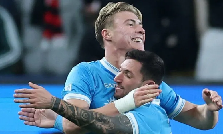 نابولي يعبر ميلان ويبلغ نهائي السوبر الإيطالي